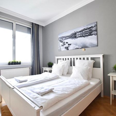 Standerd Apartment By Hi5 - Lovag Family Suites Budapest Esterno foto