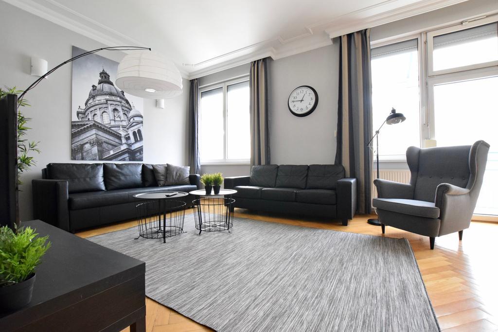 Standerd Apartment By Hi5 - Lovag Family Suites Budapest Esterno foto