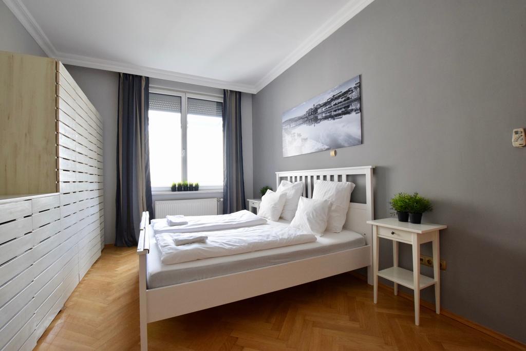 Standerd Apartment By Hi5 - Lovag Family Suites Budapest Esterno foto