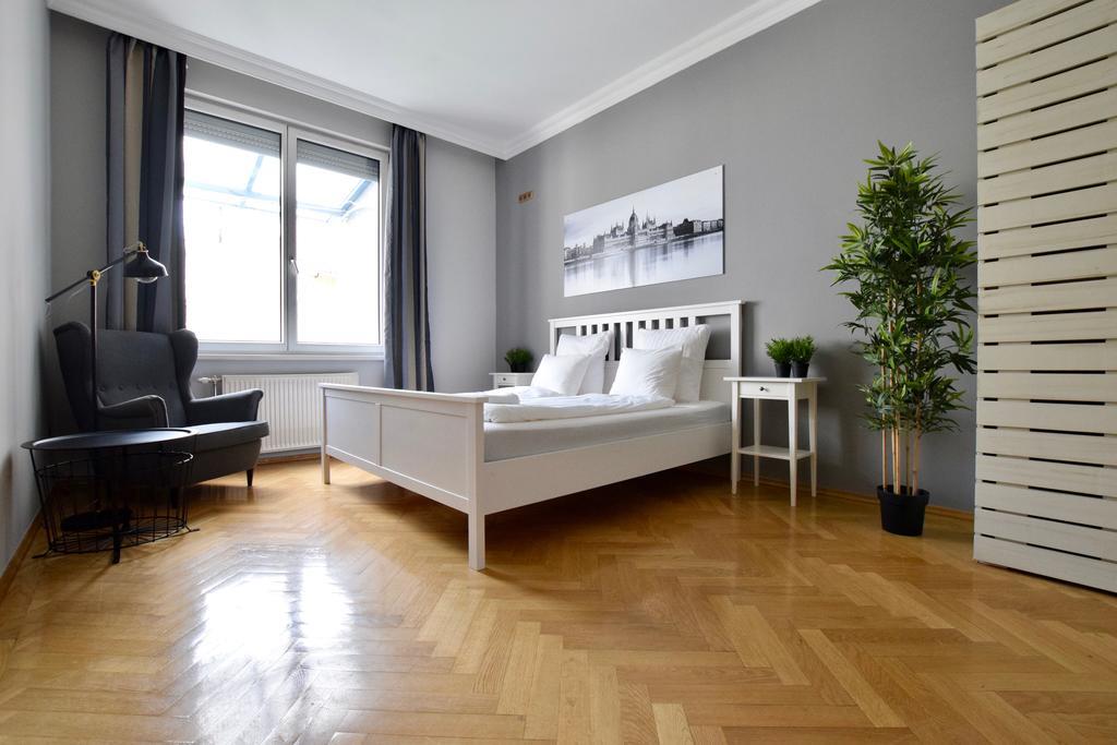 Standerd Apartment By Hi5 - Lovag Family Suites Budapest Esterno foto