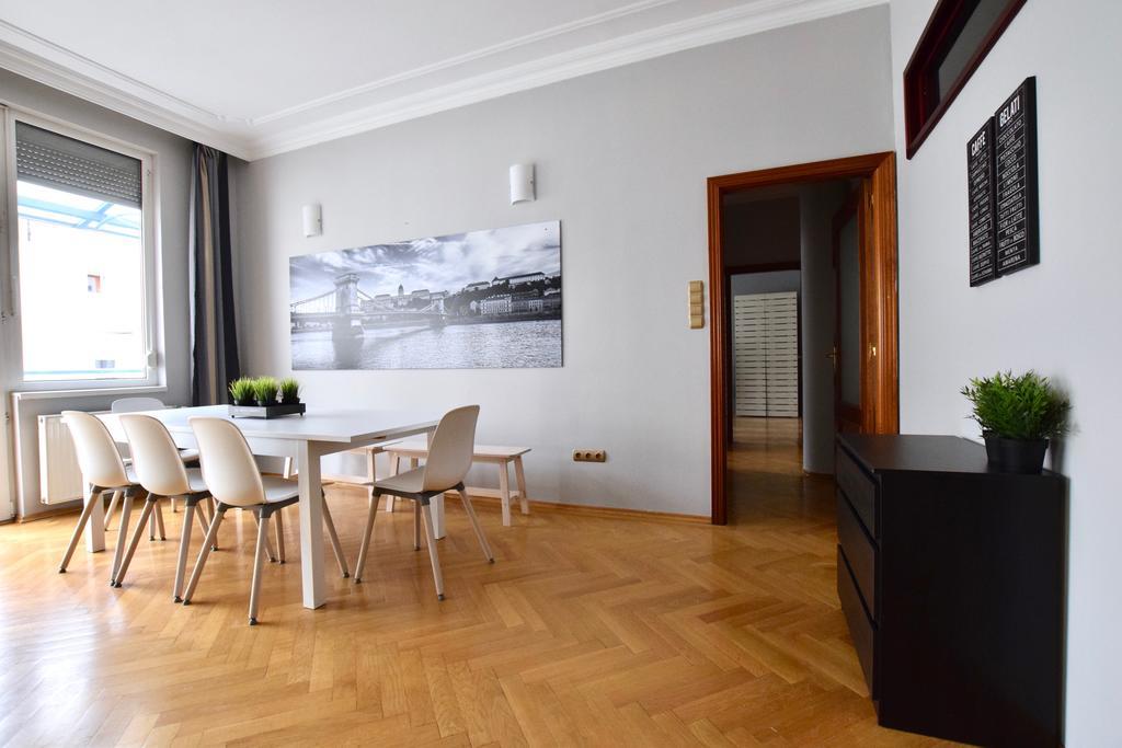 Standerd Apartment By Hi5 - Lovag Family Suites Budapest Esterno foto