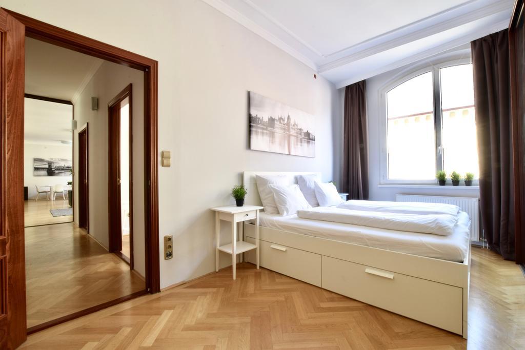 Standerd Apartment By Hi5 - Lovag Family Suites Budapest Esterno foto