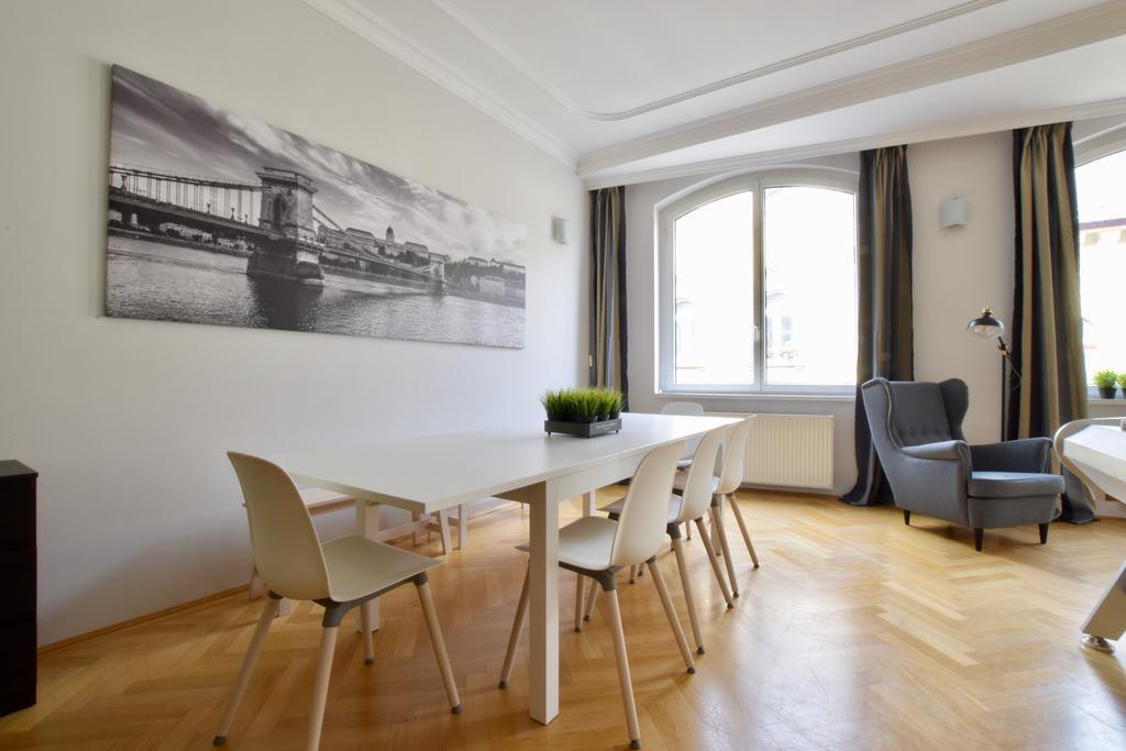 Standerd Apartment By Hi5 - Lovag Family Suites Budapest Esterno foto