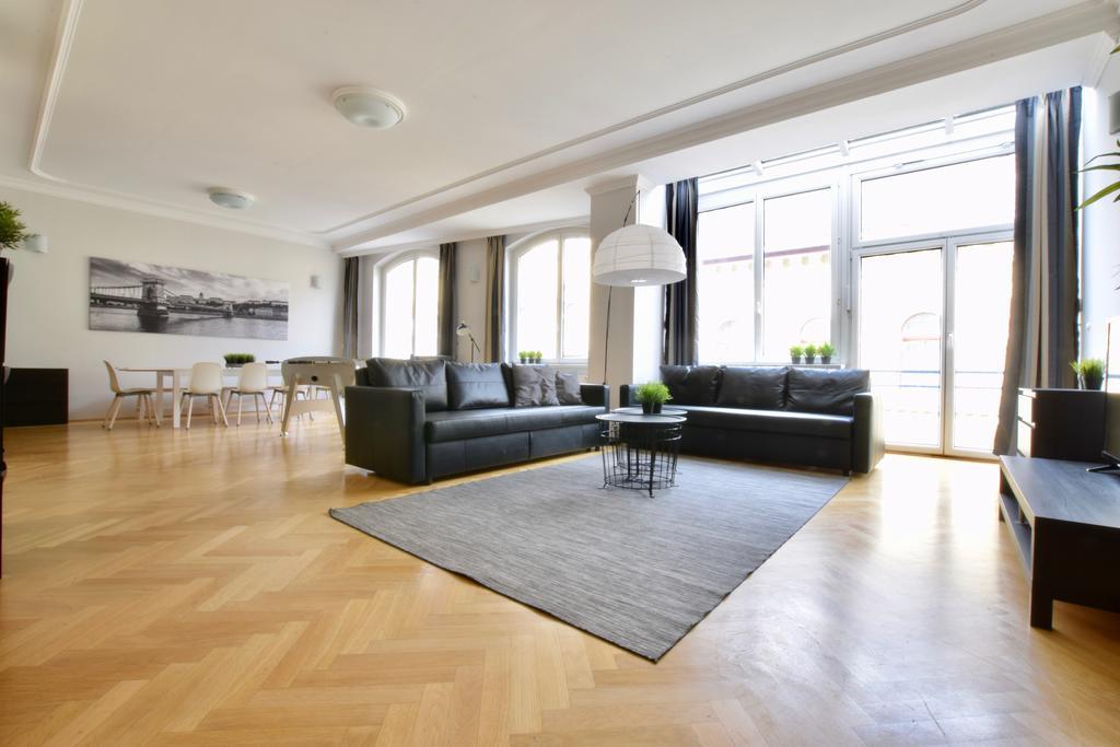 Standerd Apartment By Hi5 - Lovag Family Suites Budapest Esterno foto